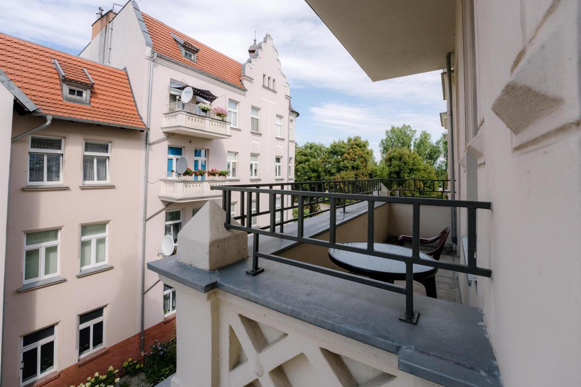 Cosy Balcony Apartment กรูจอนตส์ ภายนอก รูปภาพ